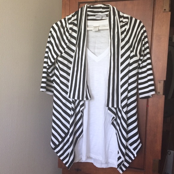 Charlotte Russe Sweaters - 🌹Charlotte Russe cropped cardigan🌹